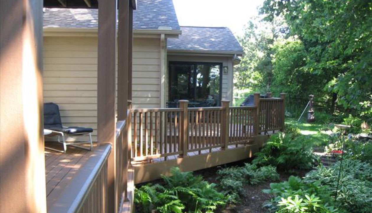 Trex Designer Railing - Saddle