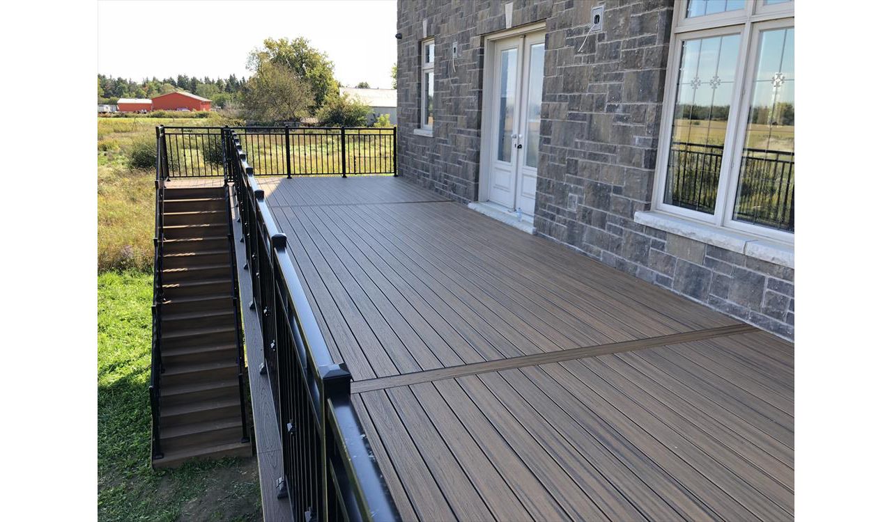 Trex Havana Gold backyard deck done by Royal innovation