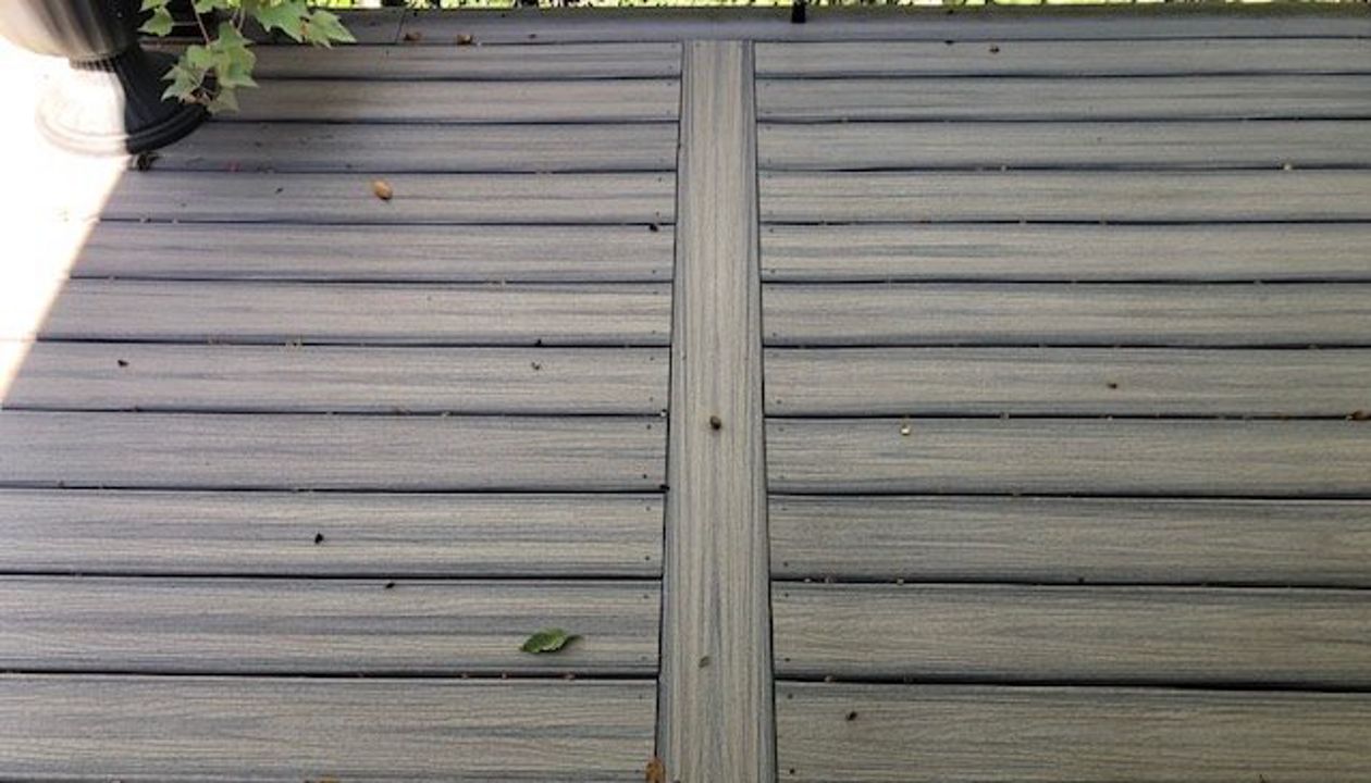 Single feature board on this expansive Trex Enhnace Naturals Rocky Harbor project