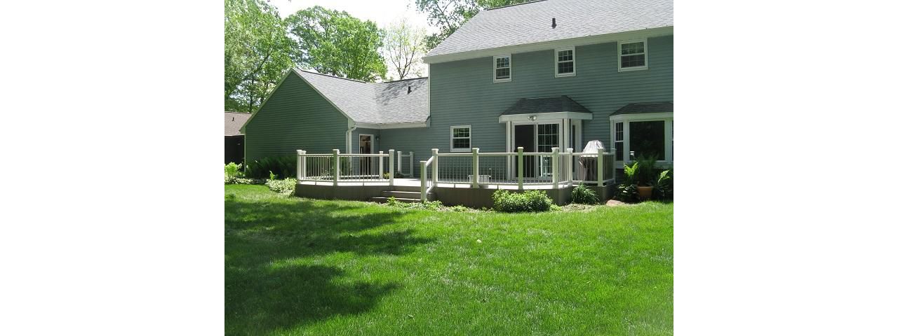 Green Bay - Gravel Path decking, white railing, alum spindle