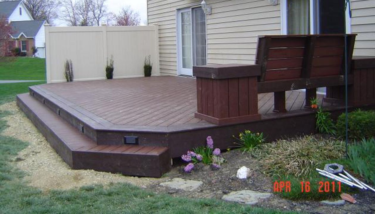 Trex Deck with Bench and Planters