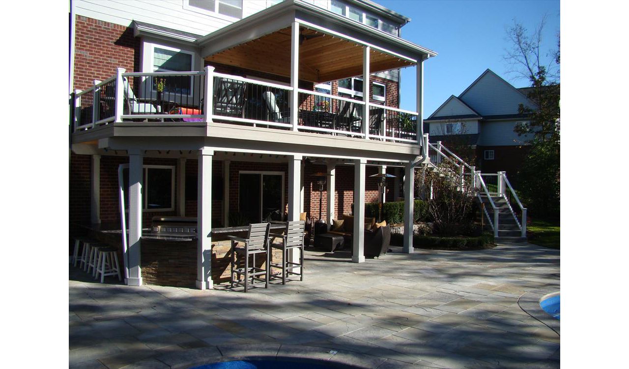 Trex deck and porch in South Lyon, Michigan
