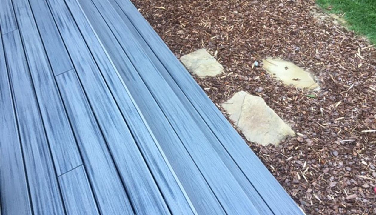 Trex Transcend Island Mist decking with Trex hidden fasteners makes a blemish free appearance