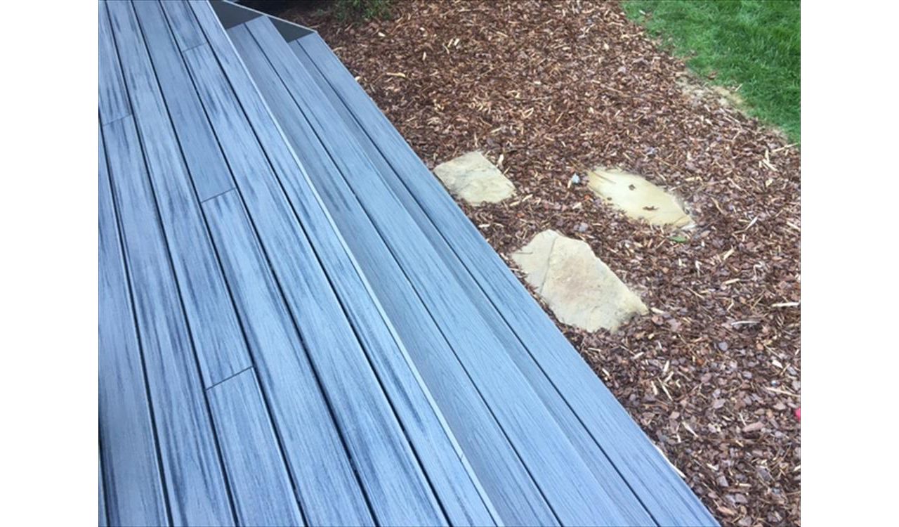 Trex Transcend Island Mist decking with Trex hidden fasteners makes a blemish free appearance