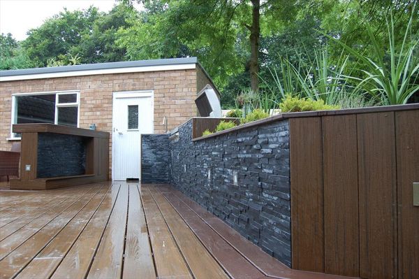 Large outdoor cooking and dining space in Lymm, Cheshire using Trex Transcend Vintage Lantern for the borders and upstands with Spiced Rum for the main deck area