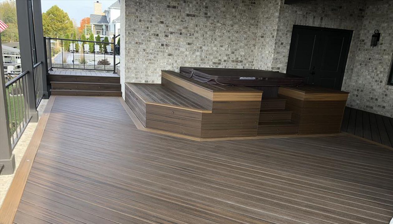 Trex Transcend Spiced Rum w/ Havana Gold frame