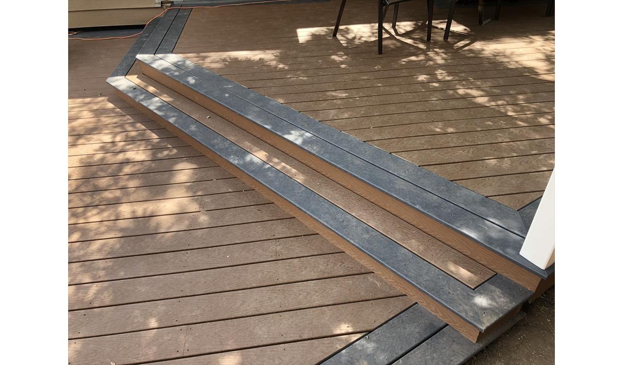 Steps with borders to a lower deck