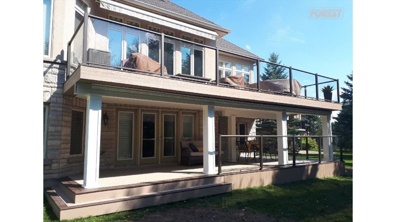 Beautiful and impressive deck made with TREX, built in:  Aurora, King City, Oak Ridges, Richmond Hill, Newmarket, Toronto, Mississauga, Mount Albert, Vaughan, Bradford