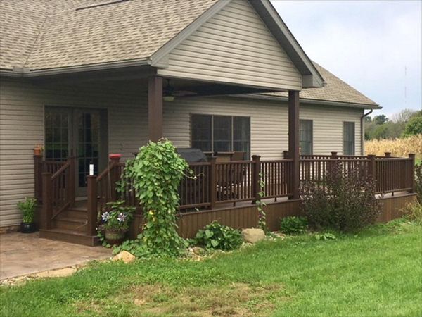 Trex Transcend Vintage Lantern railing