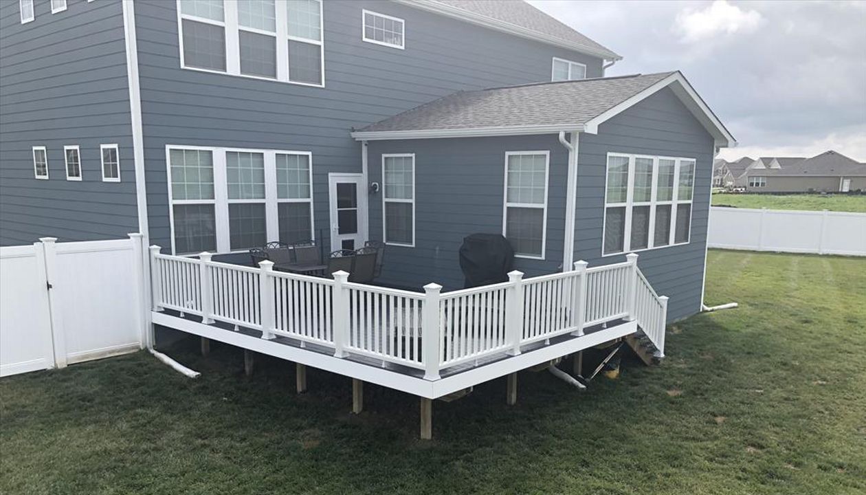 Trex Select Winchester Grey Decking, Trex Transcend Railing - Whitestown, indiana