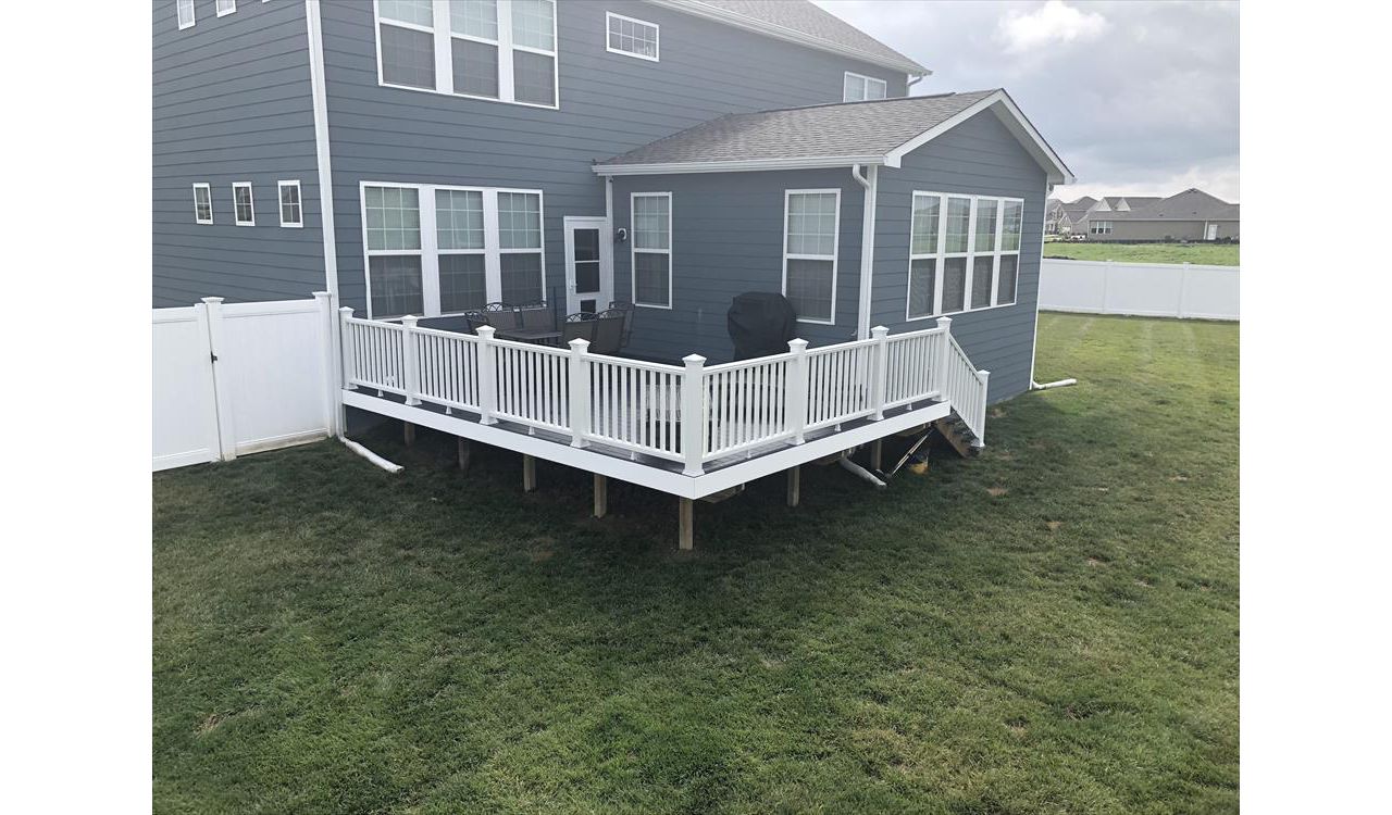 Trex Select Winchester Grey Decking, Trex Transcend Railing - Whitestown, indiana
