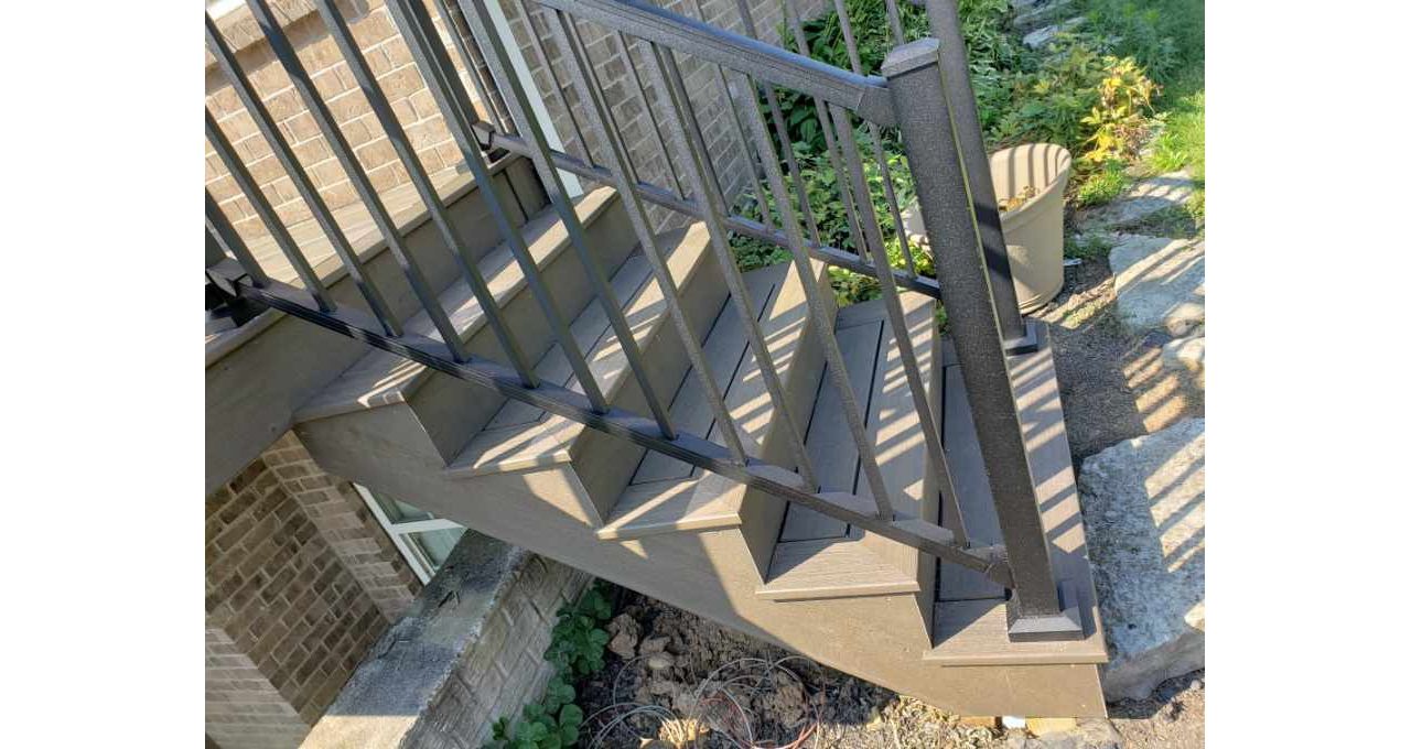 Trex Deck in Toasted Sand with Signature Rail.