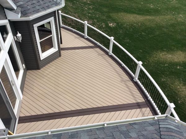 Trex Transcend Rope Swing &amp; Vintage Lantern with Sweeping Curved Trex Transcend Railing Rochester MN