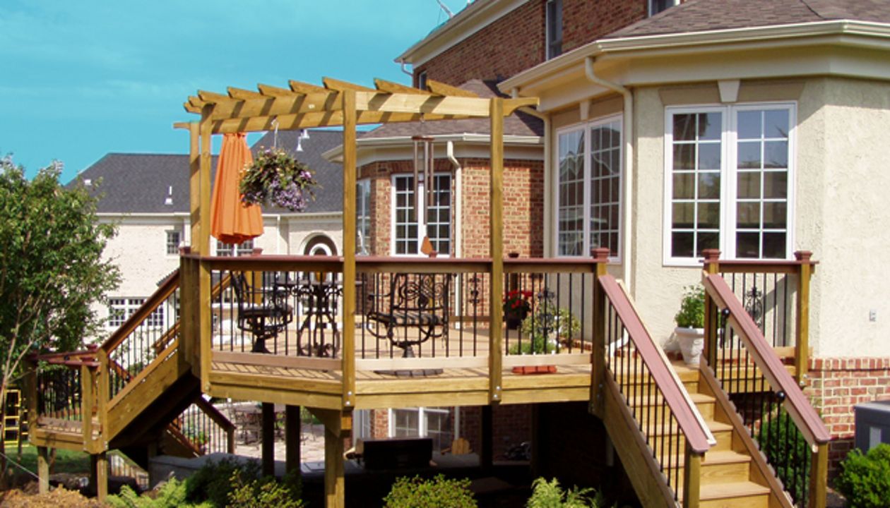 Trex Deck with Saddle  2x4&amp;#39;s and black pickets