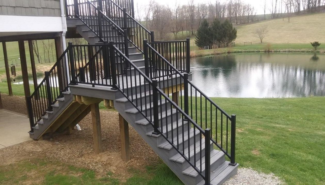 Trex Transcend Island Mist stair system