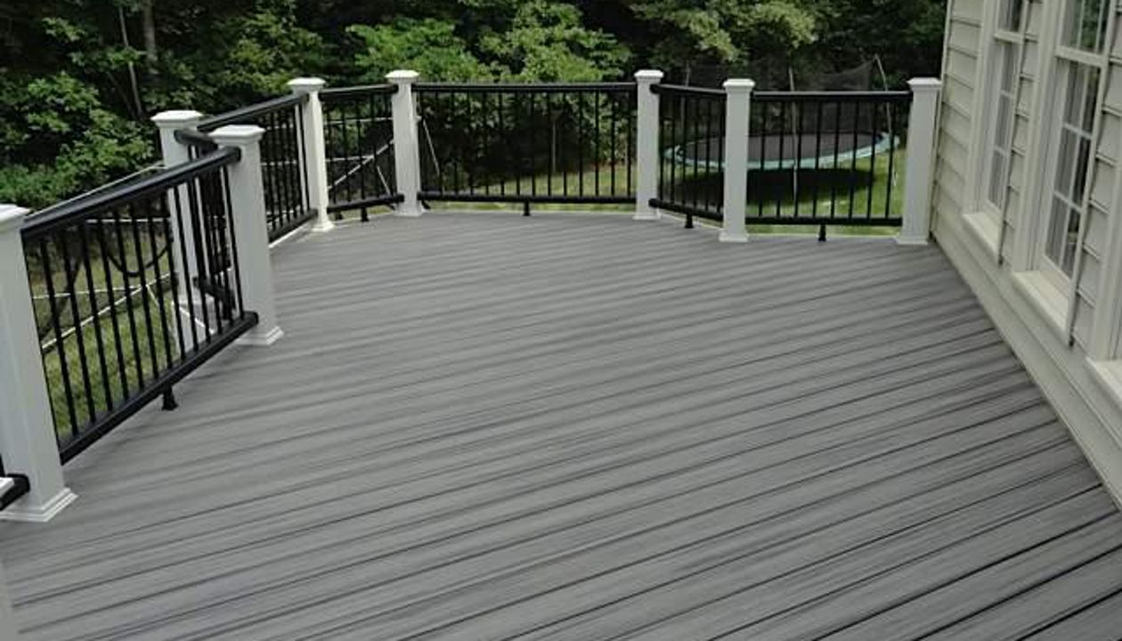Trex Transcend Island Mist Decking and Black Transcend Rail