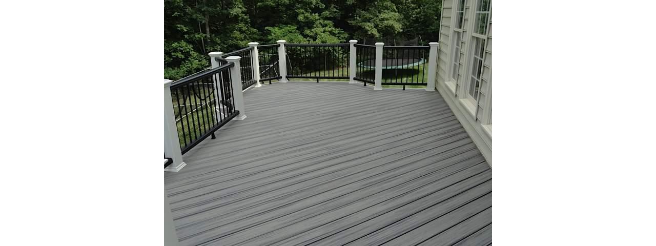Trex Transcend Island Mist Decking and Black Transcend Rail