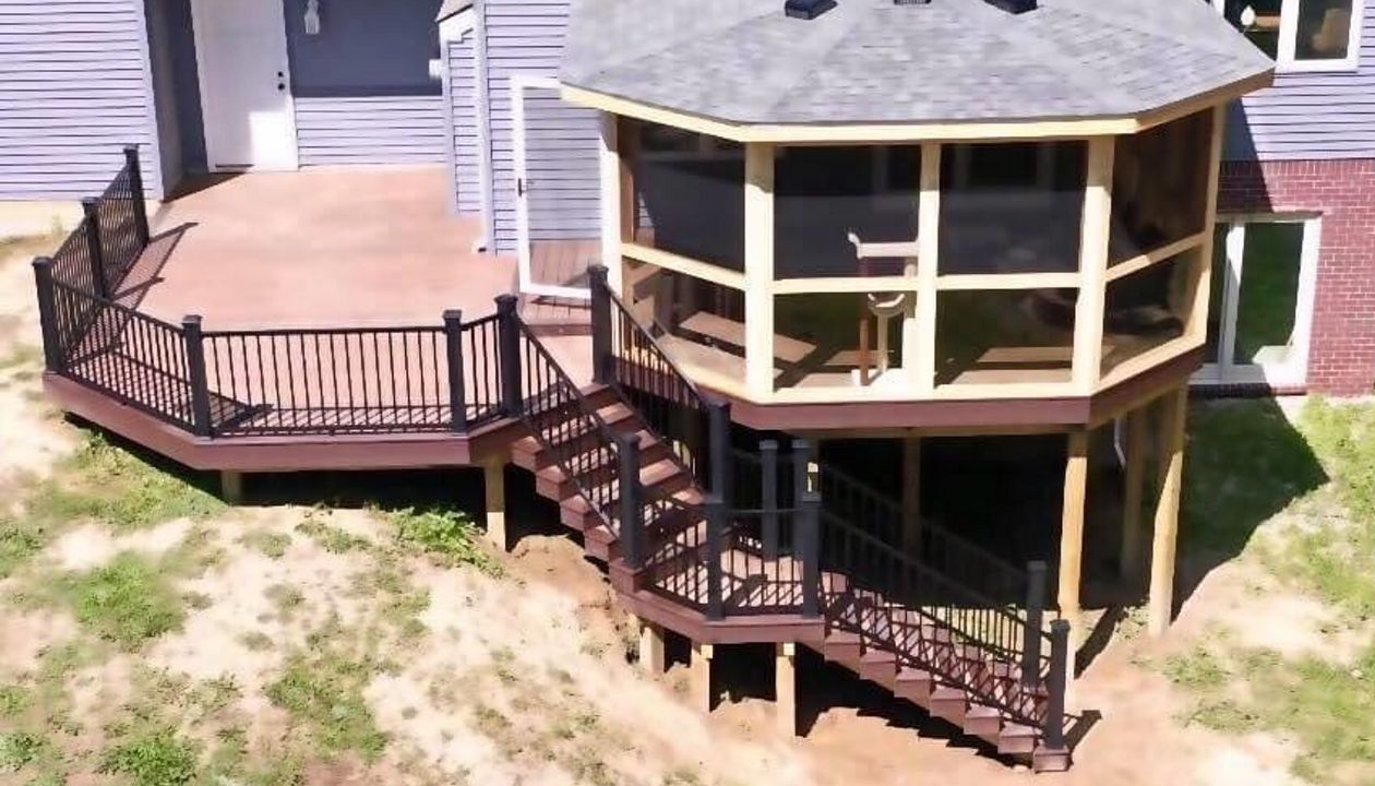 Toasted Sand Decking with Vintage Lantern border. Signature black rail. Cedar screen room. Auburn Hills, Michigan