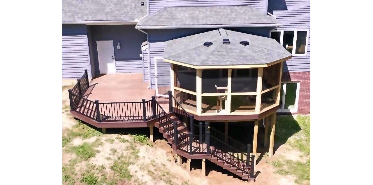 Toasted Sand Decking with Vintage Lantern border. Signature black rail. Cedar screen room. Auburn Hills, Michigan