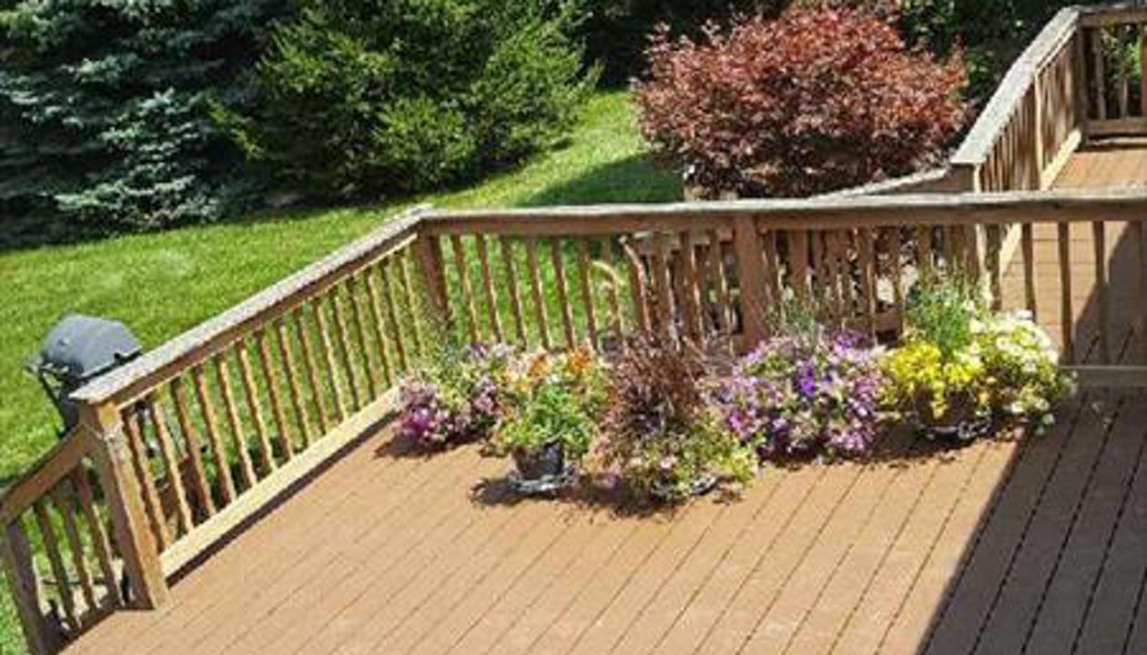 Trex Select decking in Saddle on the deck, ramp and stairs.