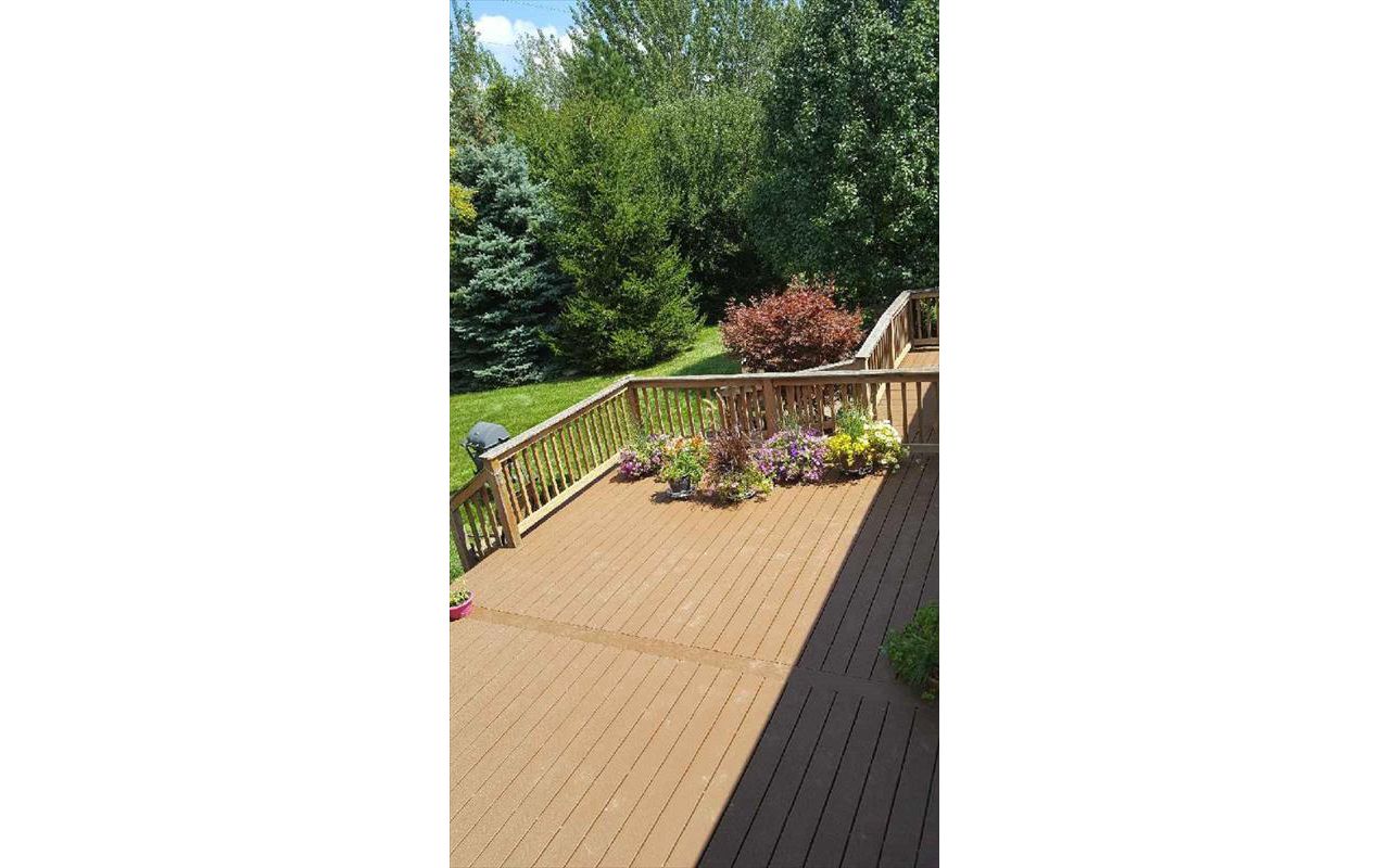 Trex Select decking in Saddle on the deck, ramp and stairs.