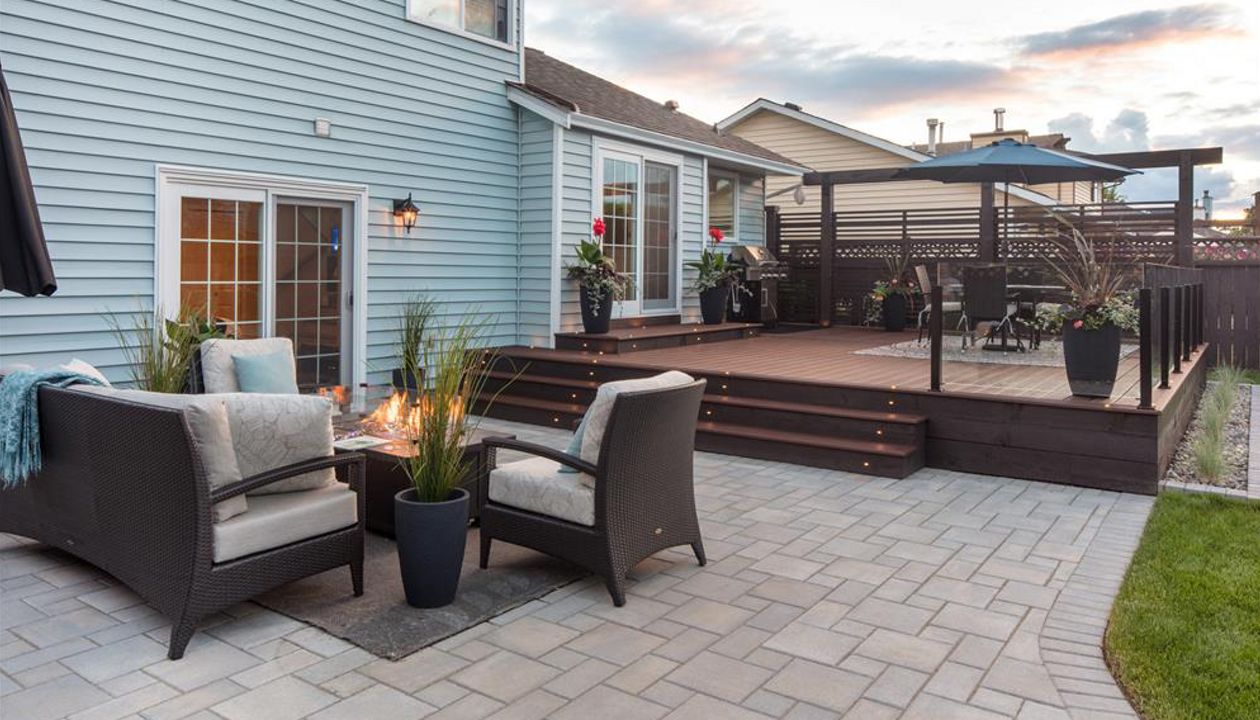 Trex Transcend Lava Rock with LED deck lighting, fire table and topless glass railings. Project location Pitt Meadows BC