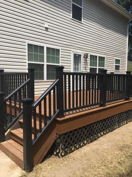 Trex Enhance Saddle decking with Trex Transcend Charcoal Black Railing makes a great design statement