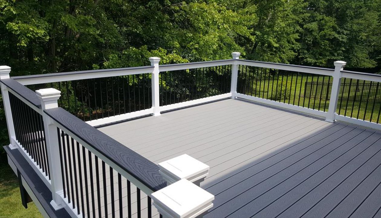 Trex Select Pebble Grey and Winchester Grey picture frame