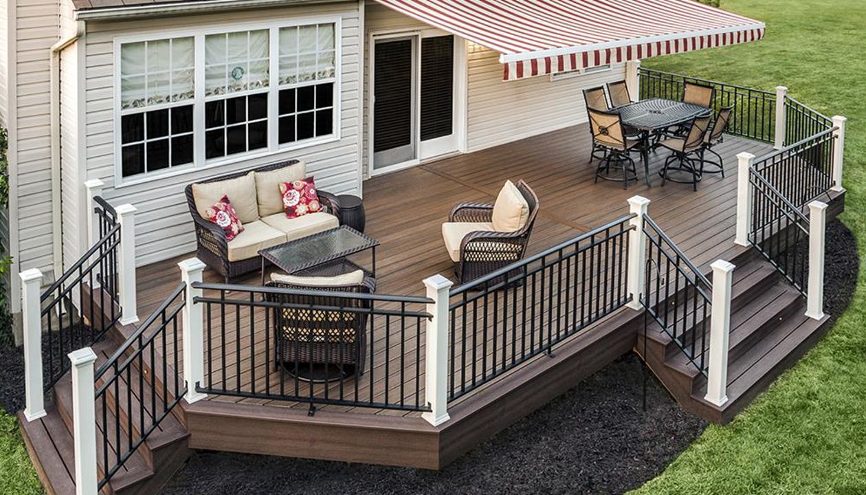 White Trex post sleeves pop nicely against the dark decking and stairs at this Kingwood, N.J., home. The posts also tie in nicely with the white in the striped retractable awning.