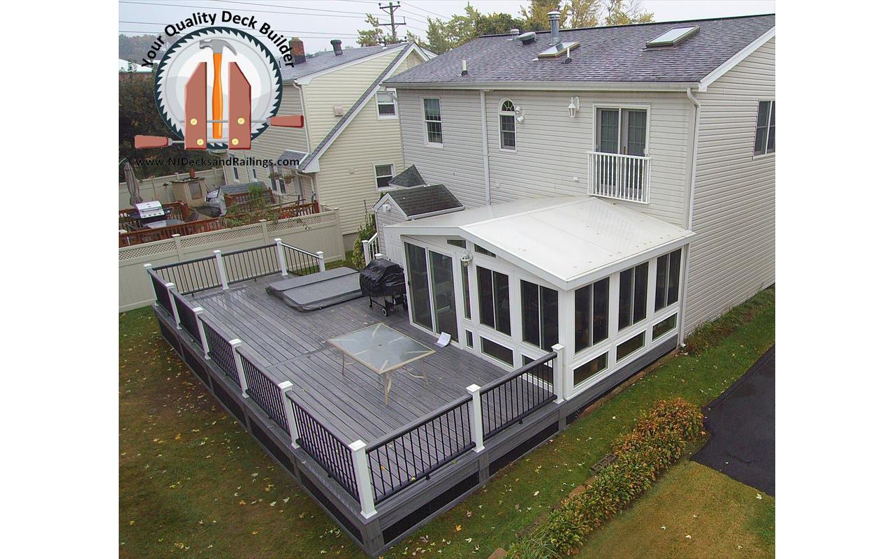 Island Mist Decking with black aluminum balusters and Gravel Path Cocktail Rail in Wallington, NJ