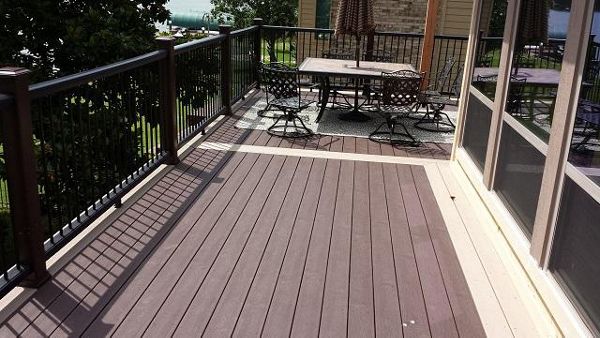 Black Transcend Handrail and Transcend decking in 2 tone