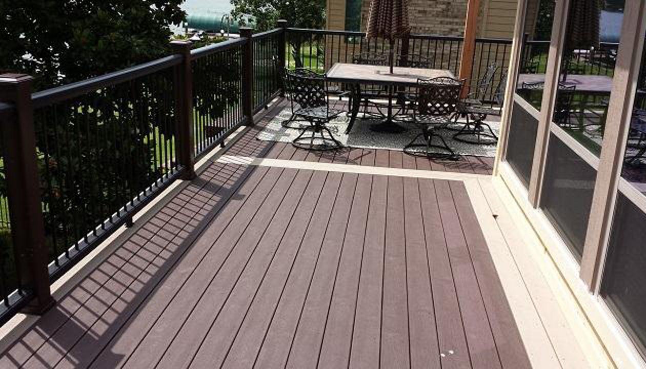 Black Transcend Handrail and Transcend decking in 2 tone