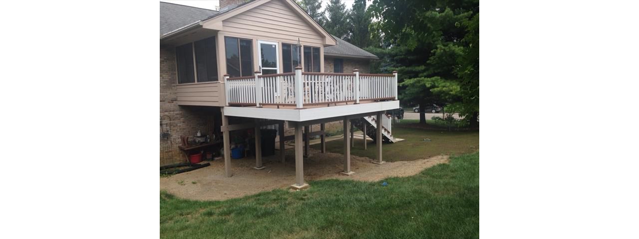 Trex Transcend Tree House and White Rail