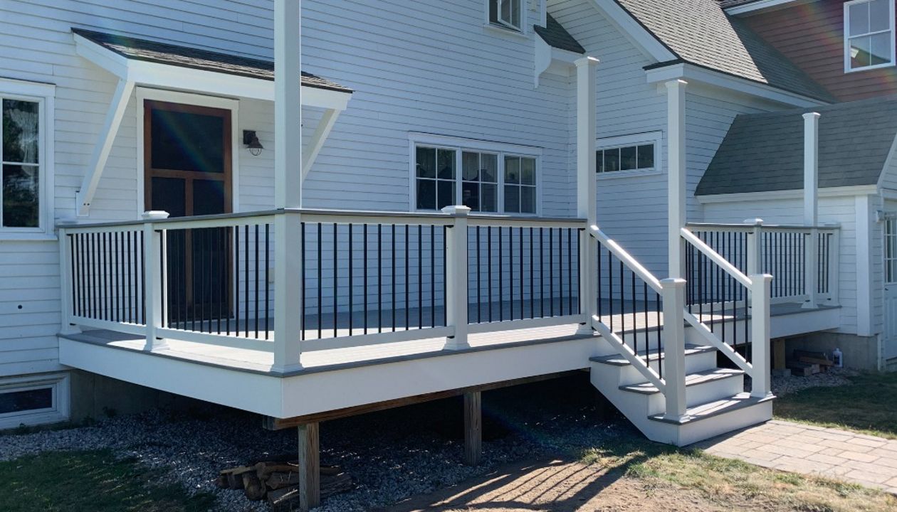 Foggy Wharf, Select railing