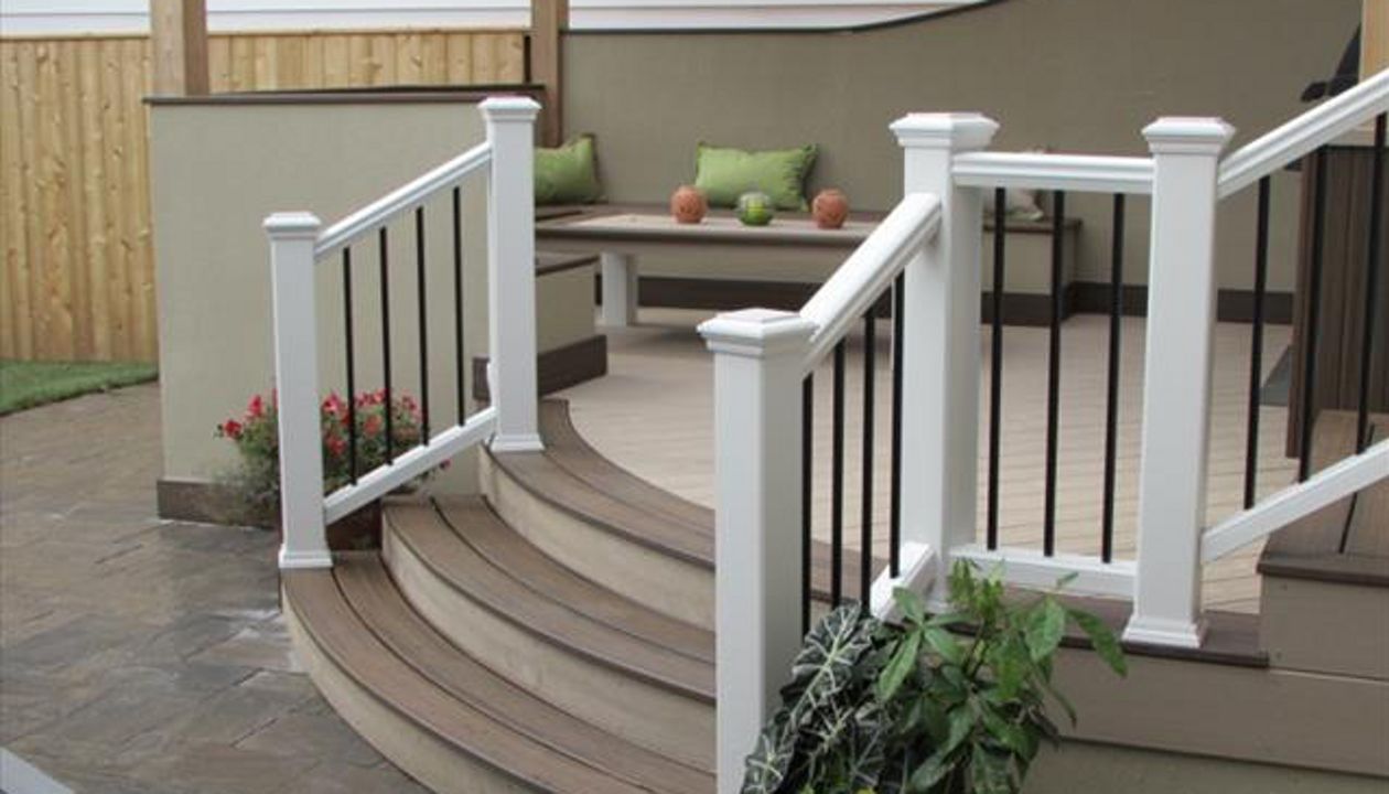 Rope swing and Spiced rum curved deck