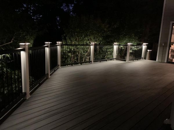 Redwood City, CA - Trex Island Mist/Trex Transcends White/Black rail