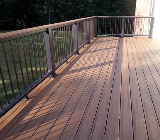 Trex Transcend Spiced Rum deck/cap rail, black vinyl rail