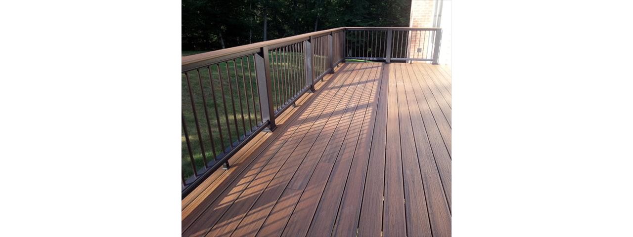 Trex Transcend Spiced Rum deck/cap rail, black vinyl rail
