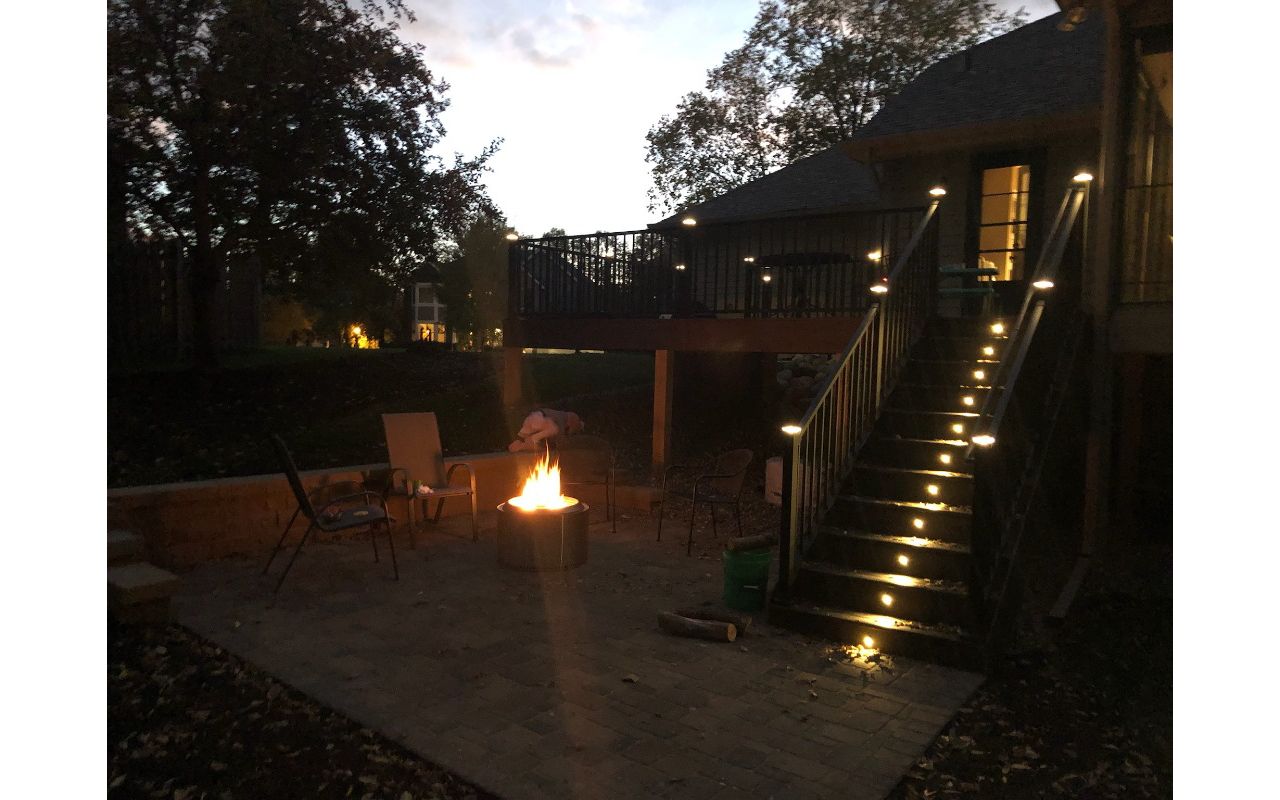 Trex Signature rail with Transcend decking offers unique lighting options. Post cap lights and riser lights make this deck/patio combo a great place to relax any time of day!