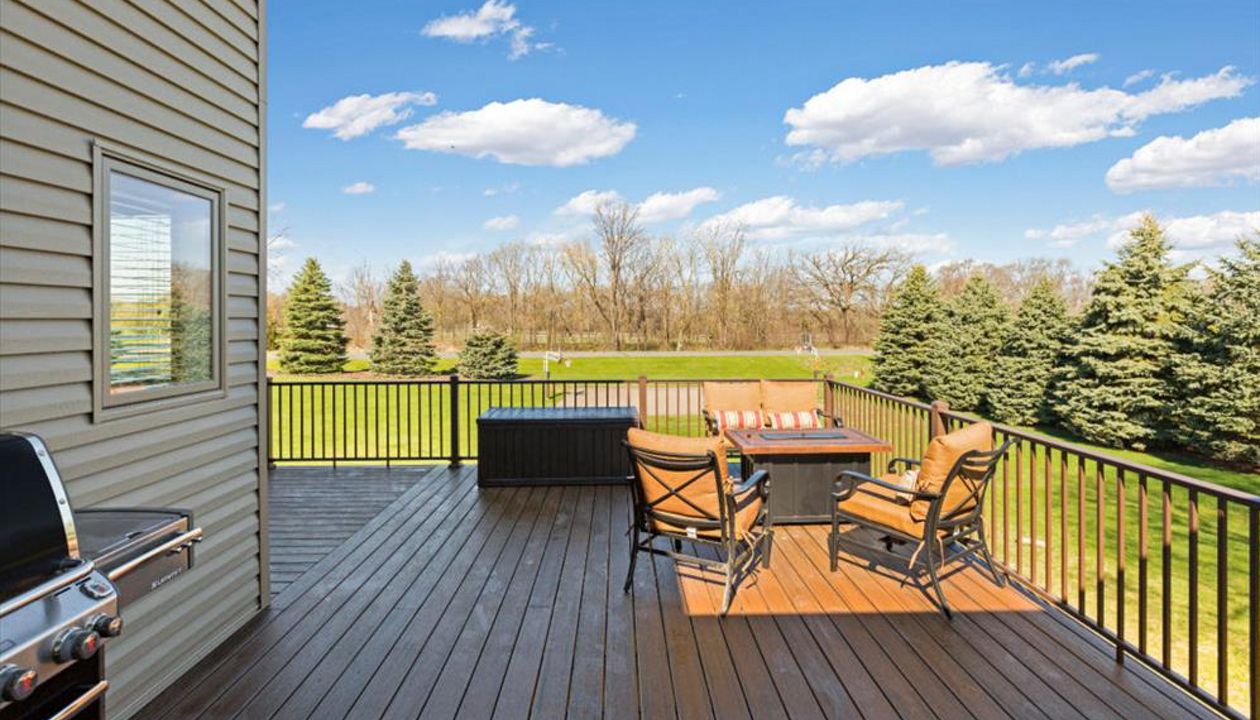 Trex Spiced Rum Transcend Tropical Decking with Aluminum Railing in Maple Grove MN Area