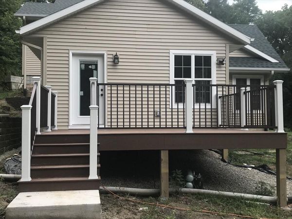 Trex Select Saddle Decking With White Transcends 4x4 Posts Sleeves &amp; Bronze Aluminum Signature Railing Sections Cedar Rapids Iowa