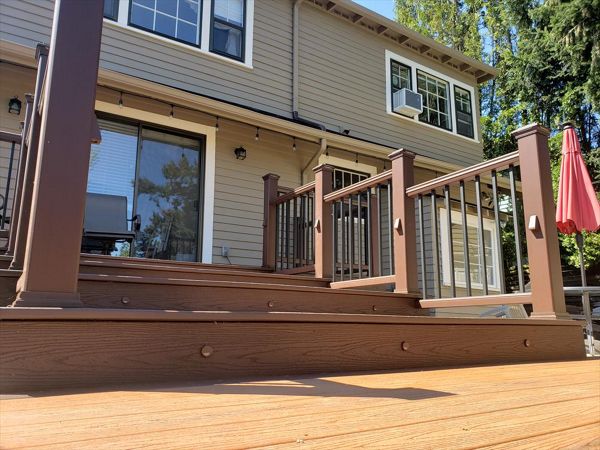 Trex Transcend Tiki Torch decking with Vintage Lantern boarder, Transcend Vintage Lantern railing with metal balusters and Trex lighting