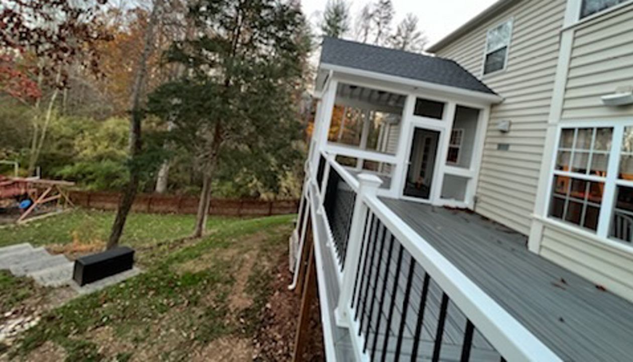 Trex Transcend Island Mist with Select Railing - Charlottesville