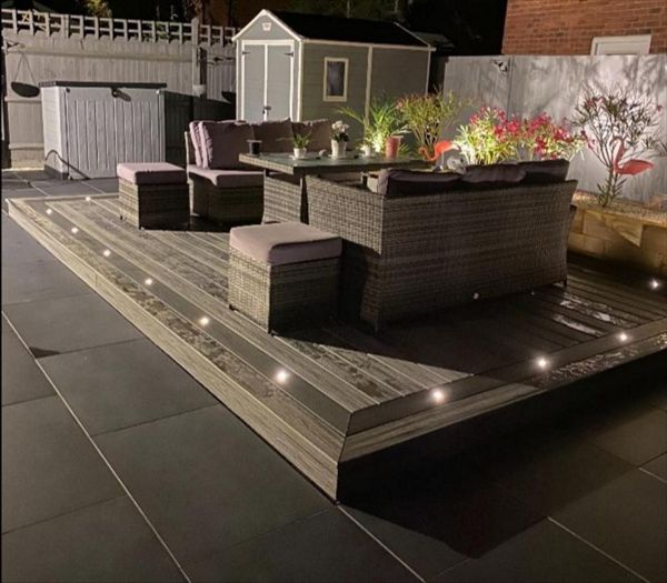 Trex Transcend Island Mist inlay with Trex Enhance Calm Water perimeter.