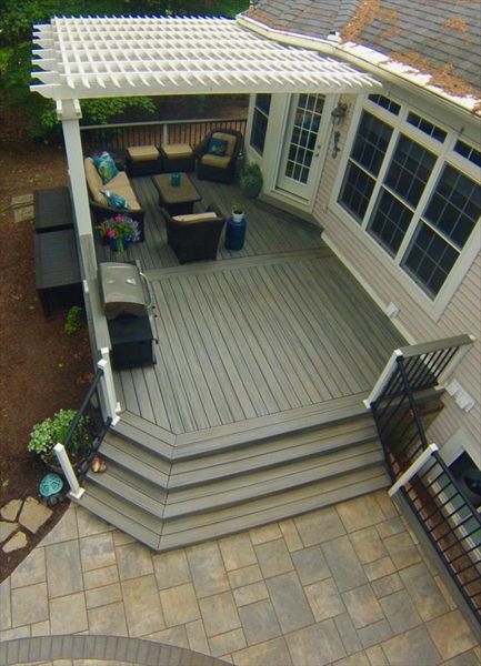 Custom Trex Transcend deck and Signature railing.