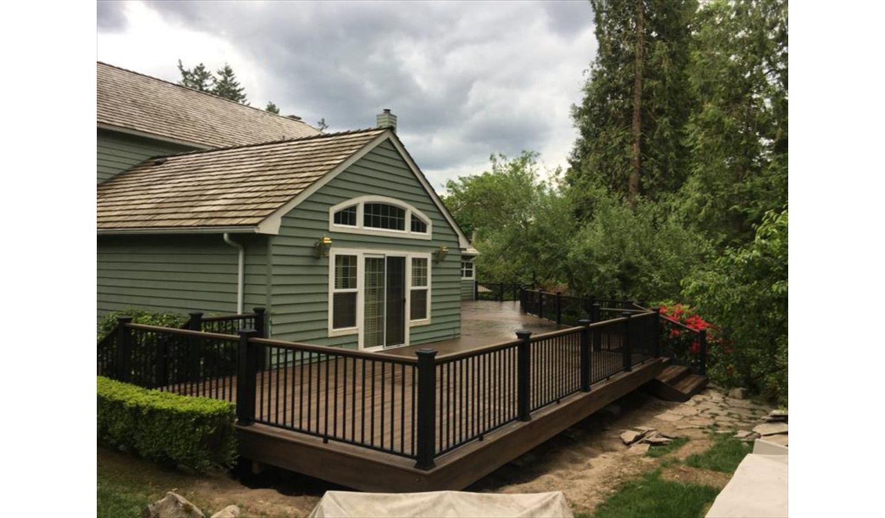 NW Portland Trex Transcend Spiced Rum Deck and Trex Signature Railing
