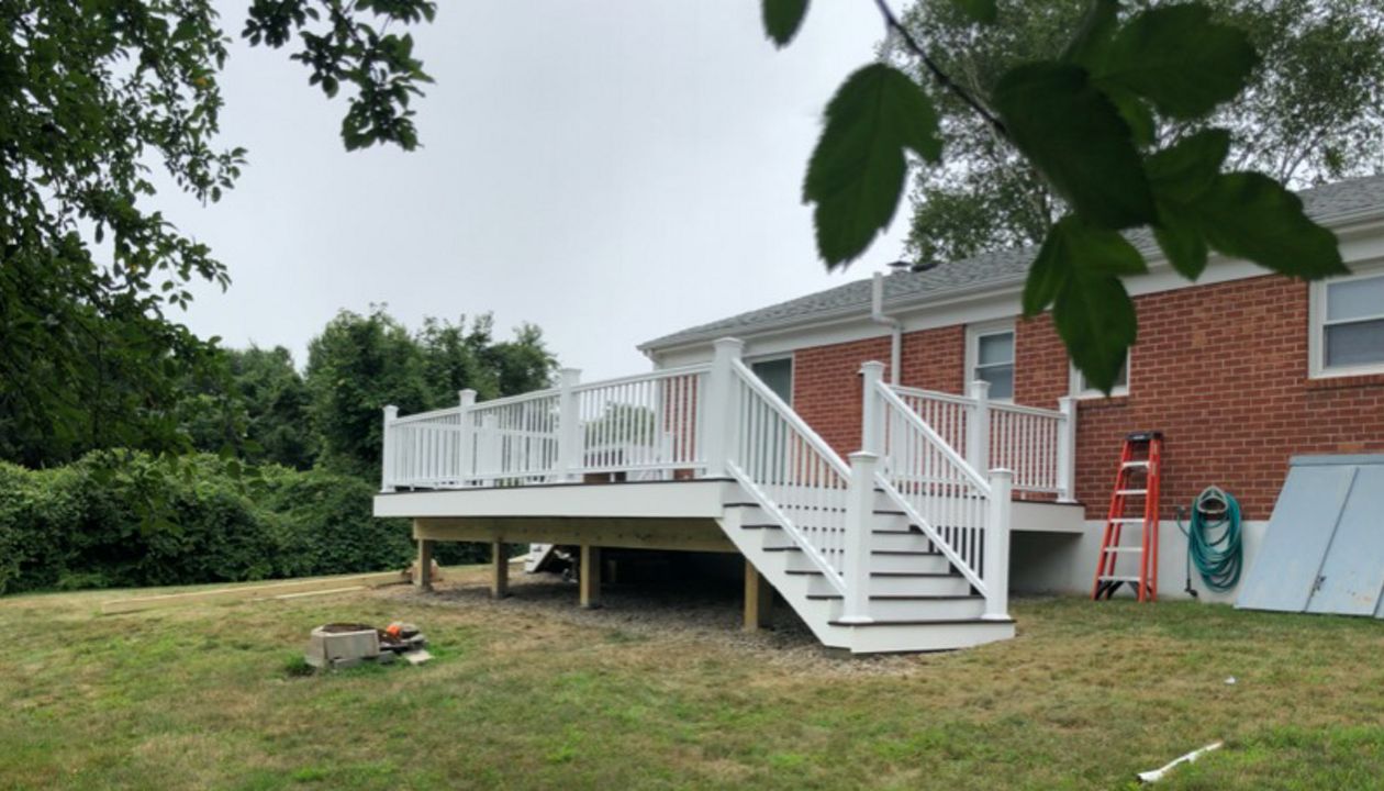 Narragansett Deck -Trex Select Woodland Brown