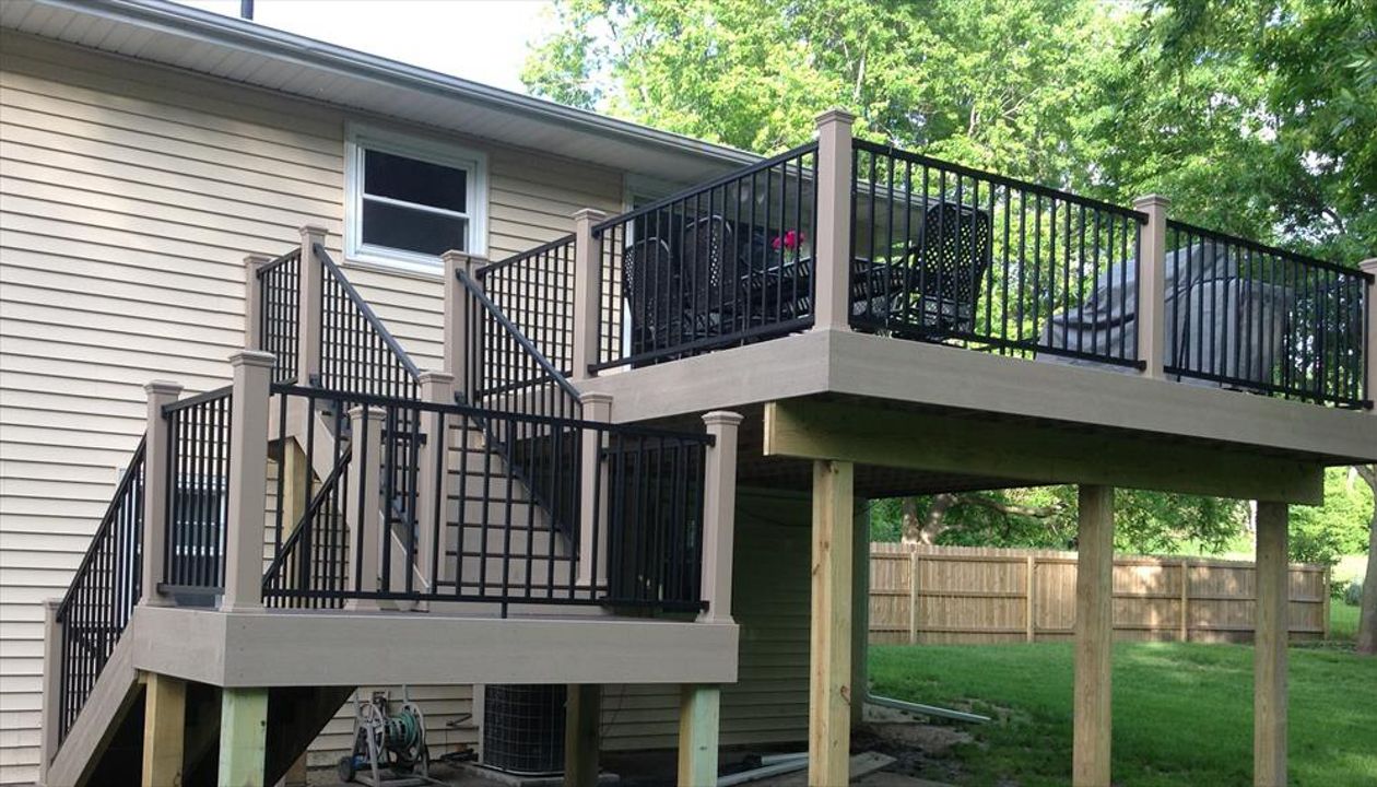 Trex Transcends Rope Swing Decking and Post Sleeves with Charcoal Black Signature Railing in Council Bluffs, IA