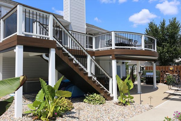 Curved Trex Decking and Railing