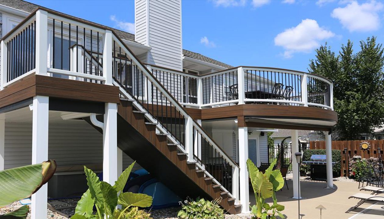 Curved Trex Decking and Railing